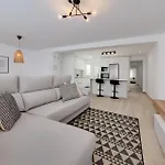 아파트 House